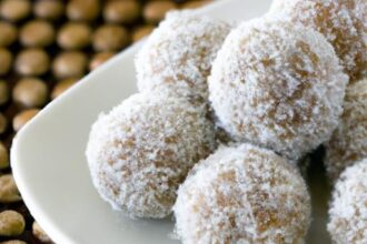 Delicious Date and Coconut Balls: A Sweet, Healthy Treat