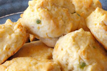 Fluffy Cheddar and Chive Biscuits: A Savory Delight Recipe