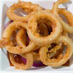 Crispy Onion Rings Perfected: Served with Spicy Aioli Flair