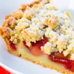 Rhubarb Crisp Delight: A Tart Twist to Classic Desserts