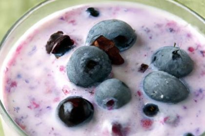 Refreshing Blueberry Smoothie with Creamy Almond Milk Boost